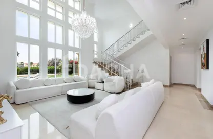 فيلا - 4 غرف نوم - 6 حمامات للايجار في جاردن هول - طراز أوروبي - جزر الجميرا - دبي فيلا - 4 غرف نوم - 6 حمامات للايجار في جاردن هول - طراز أوروبي - جزر الجميرا - دبي