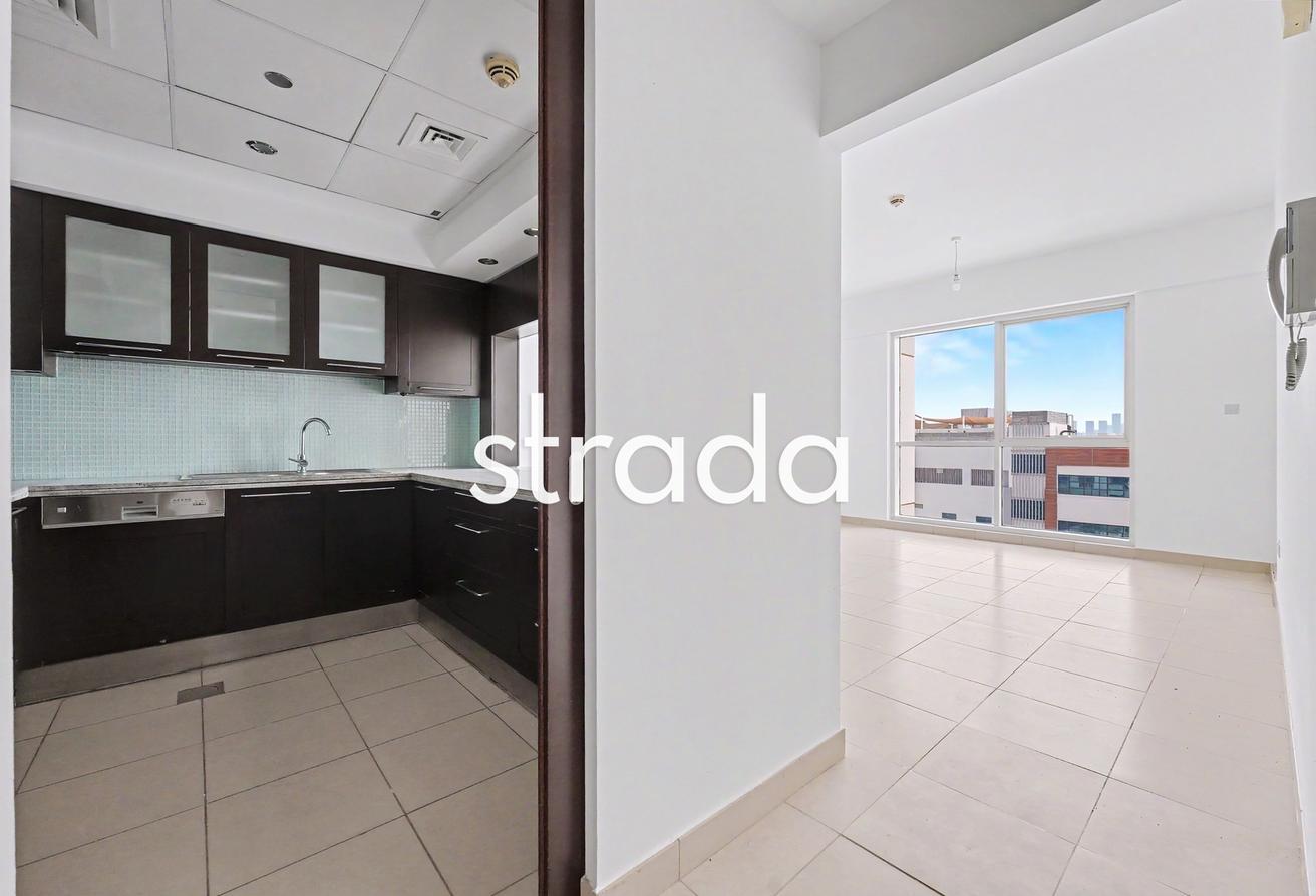 Well maintained | Unfurnished | Chiller free photo 2