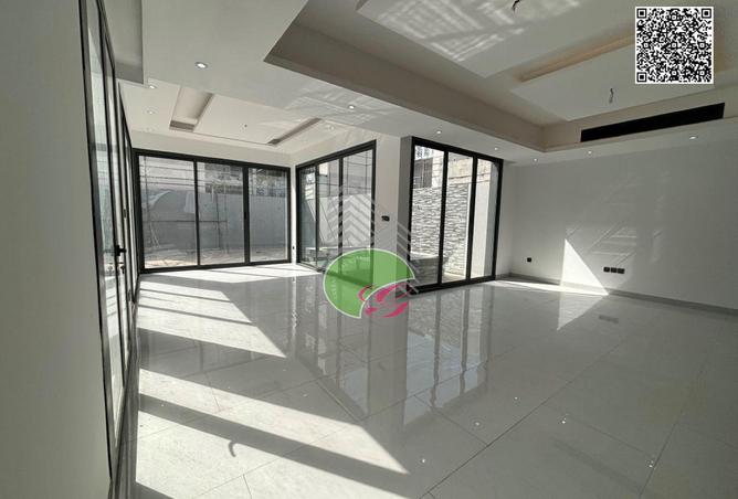 122010609 - Property Image 2
