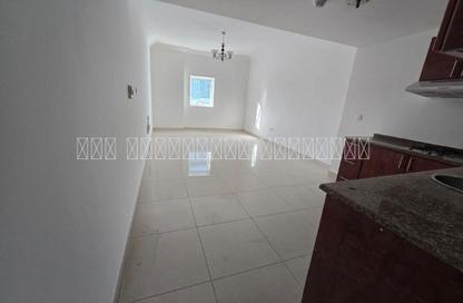 Apartment - Studio - 1 Bathroom for rent in Al Khan Lagoon Tower - Al Khan Lagoon - Al Khan - Sharjah