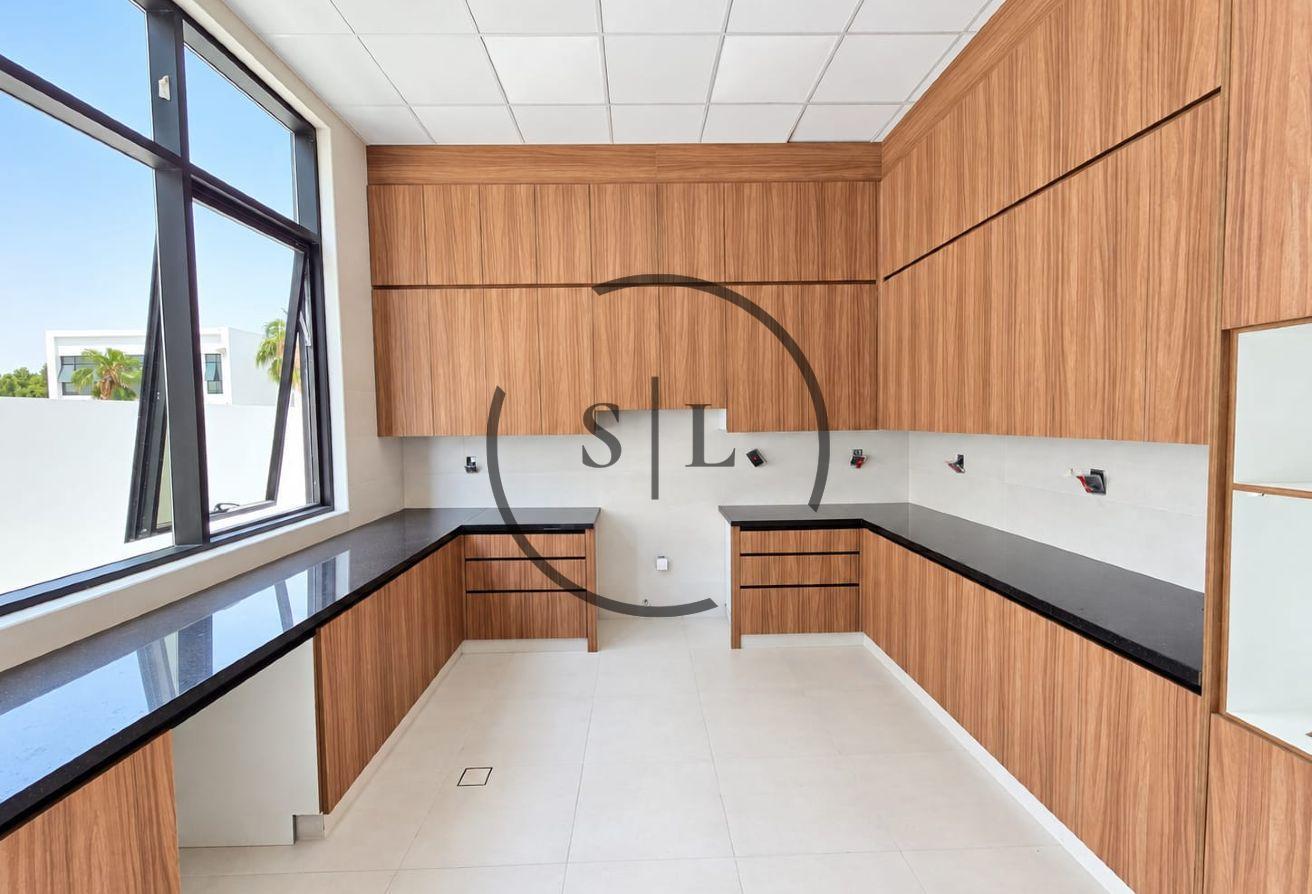 Well-Maintained Villa | Move-in Ready | Spacious photo 7