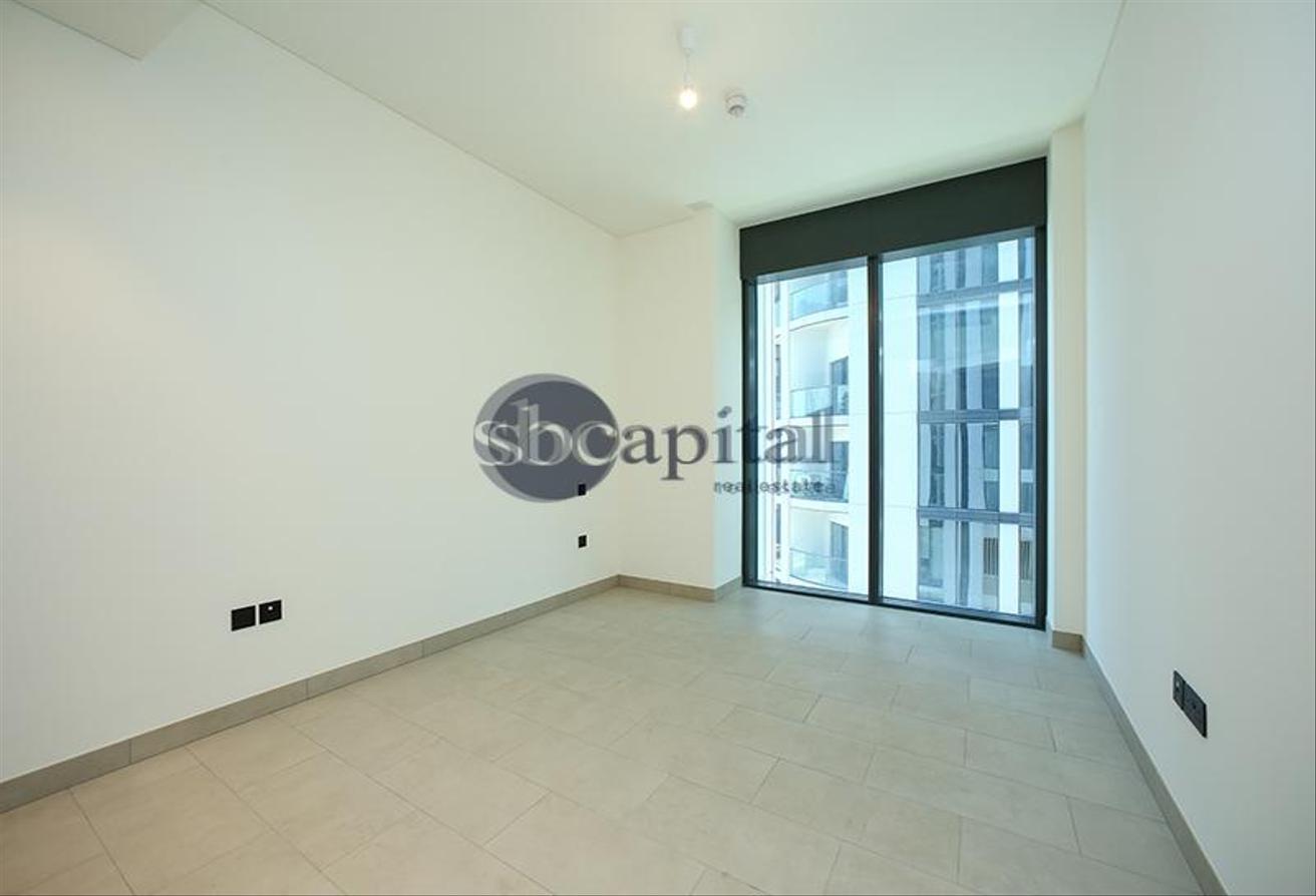 READY TO MOVE|UNIQUE LAYOUT WITH A LARGE TERRACE photo 11