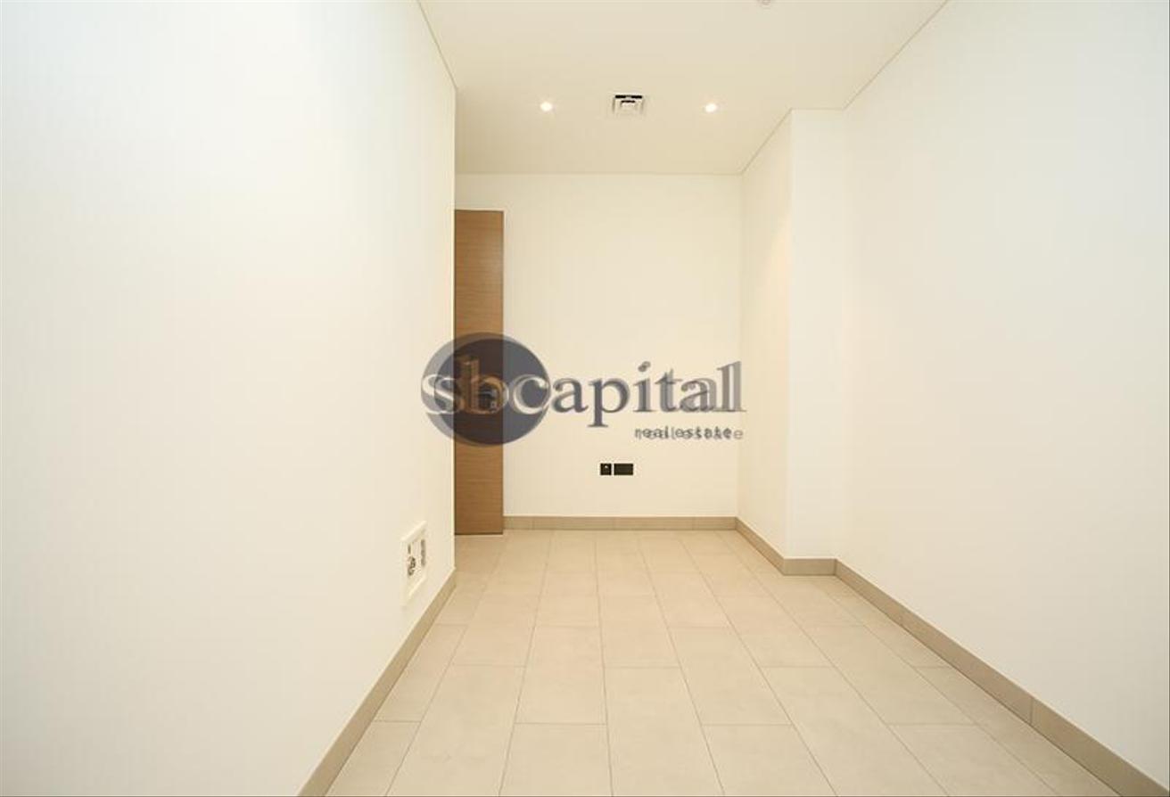 READY TO MOVE|UNIQUE LAYOUT WITH A LARGE TERRACE photo 16