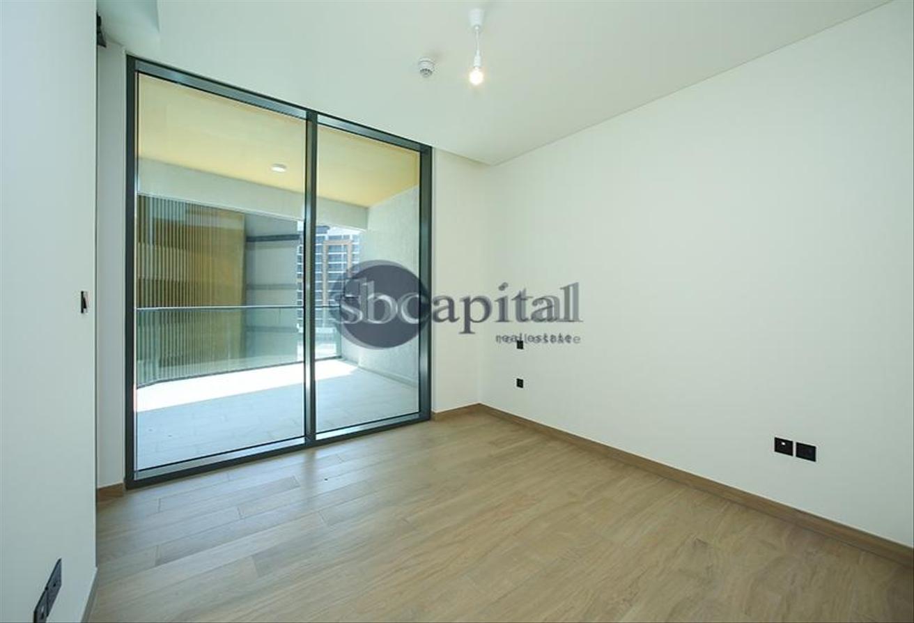 READY TO MOVE|UNIQUE LAYOUT WITH A LARGE TERRACE photo 12