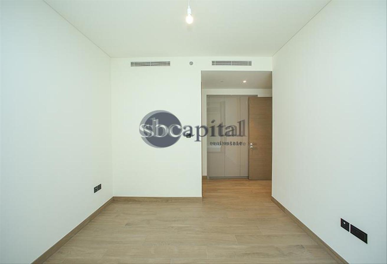 READY TO MOVE|UNIQUE LAYOUT WITH A LARGE TERRACE photo 10