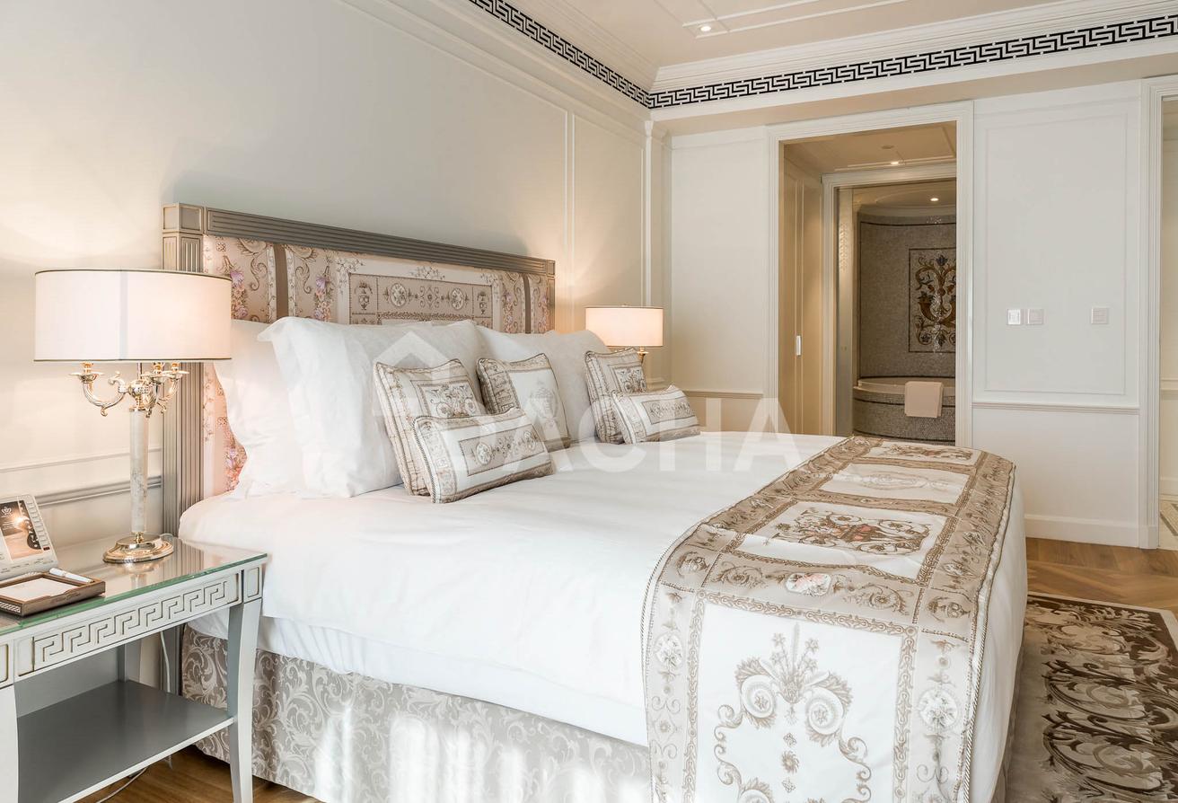 Luxury Furnished 3 Bed | Versace | Vacant photo 7