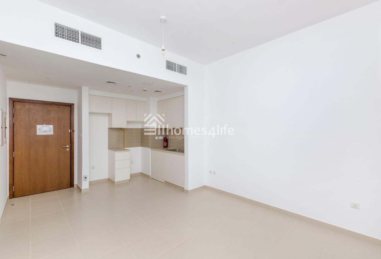 Pool View | Vacant | 1 Bedroom photo 4