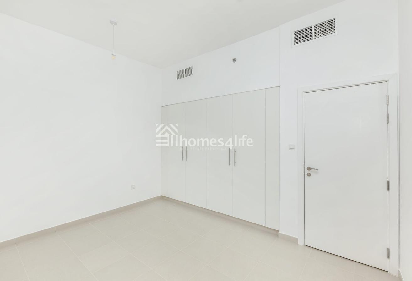Pool View | Vacant | 1 Bedroom photo 9