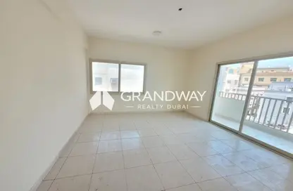 Apartment - 2 Bedrooms - 2 Bathrooms for rent in Al Muraqqabat - Deira - Dubai