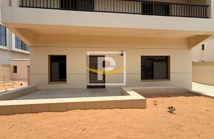 Villa - 4 Bedrooms - 3 Bathrooms for rent in Jumeirah 3 - Jumeirah - Dubai