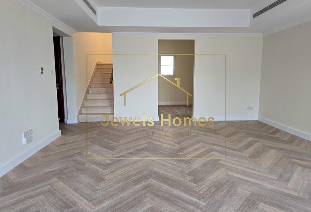 Single Row | Renovated| Vastu | Type 3M| Road view photo 10