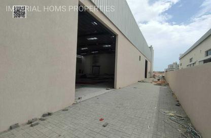 Warehouse - Studio - 2 Bathrooms for rent in Umm Al Thuoob - Umm Al Quwain