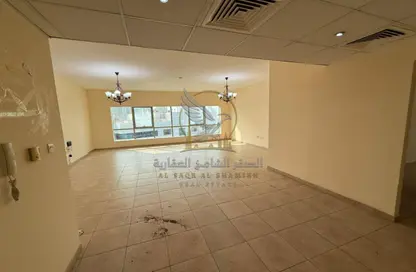 Apartment - 4 Bedrooms - 5 Bathrooms for rent in Al Majaz 2 - Al Majaz - Sharjah