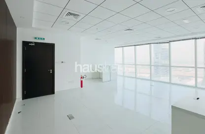 مكتب - استوديو للايجار في B2B  برج - الخليج التجاري - دبي
