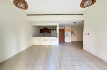 Apartment - 3 Bedrooms - 2 Bathrooms for rent in Al Ghaf 2 - Al Ghaf - Greens - Dubai