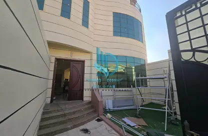 Villa - 4 Bedrooms - 6 Bathrooms for rent in Al Nahyan - Abu Dhabi