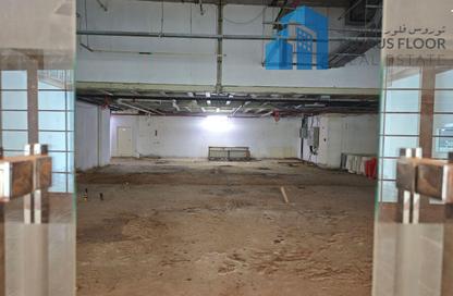 Shop - Studio - 2 Bathrooms for rent in Jood Residence Plaza - Al Muraqqabat - Deira - Dubai