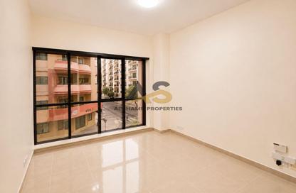 Apartment - 4 Bedrooms - 5 Bathrooms for rent in Golden Sands 9 - Al Mankhool - Bur Dubai - Dubai