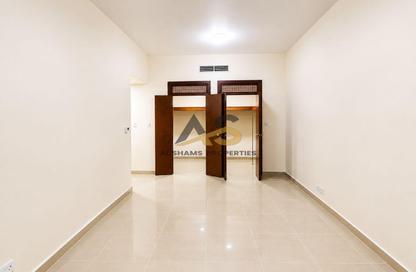 Apartment - 4 Bedrooms - 5 Bathrooms for rent in Golden Sands 9 - Al Mankhool - Bur Dubai - Dubai