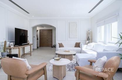Villa - 3 - 4 for sale in District 7 - Jumeirah Park - Dubai Villa - 3 - 4 for sale in District 7 - Jumeirah Park - Dubai