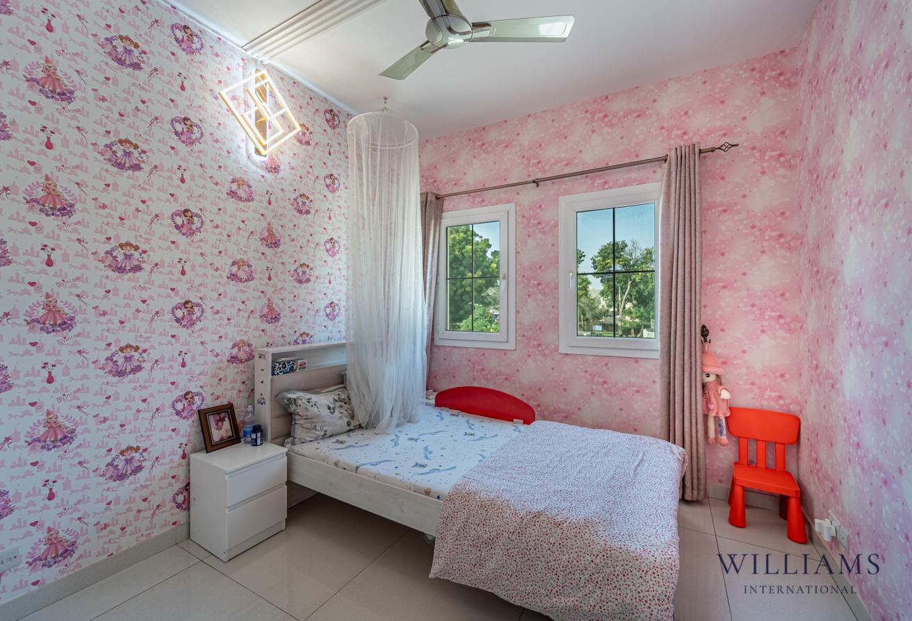 EXTENDED BALCONY | POOL AND PARK | MAIDS photo 15