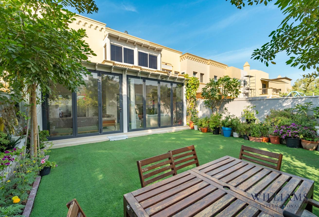 EXTENDED BALCONY | POOL AND PARK | MAIDS photo 18