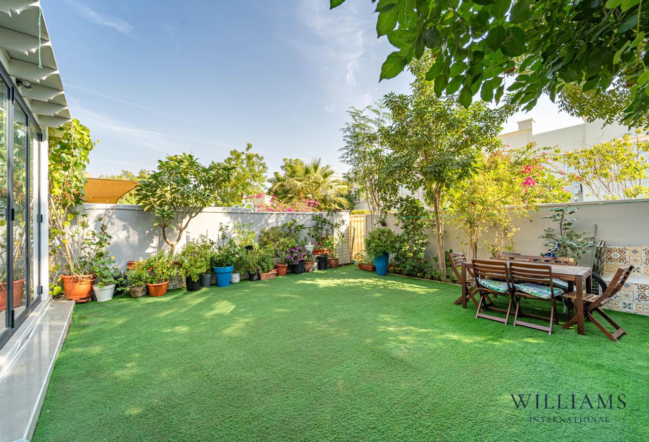 EXTENDED BALCONY | POOL AND PARK | MAIDS photo 4