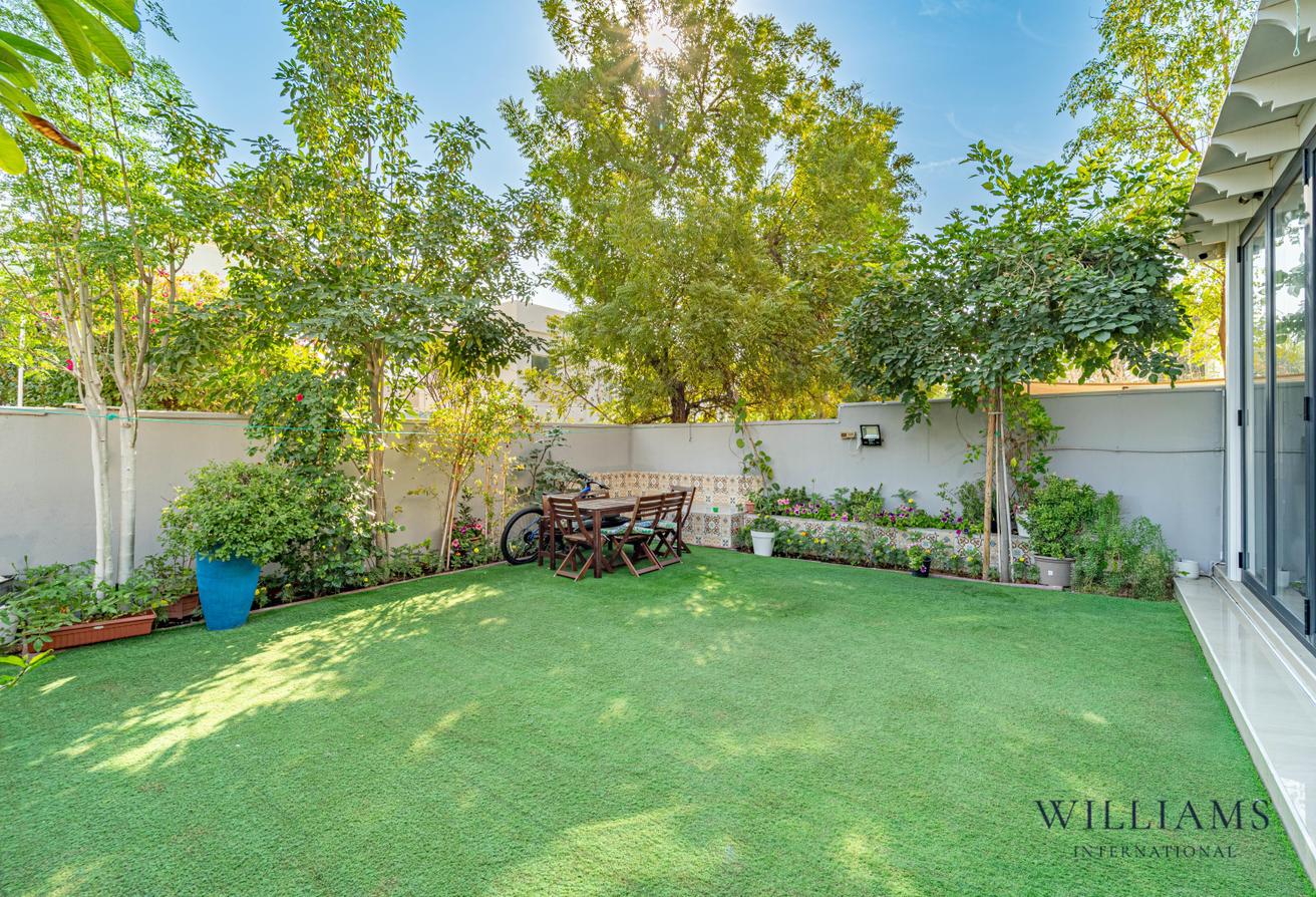 EXTENDED BALCONY | POOL AND PARK | MAIDS photo 17
