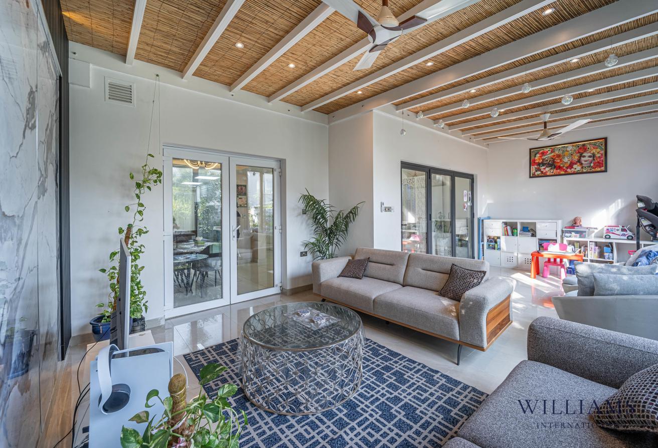 EXTENDED BALCONY | POOL AND PARK | MAIDS photo 2