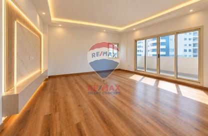 Apartment - 3 - 4 for sale in Tower 5 - Al Reef Downtown - Al Reef - Abu Dhabi