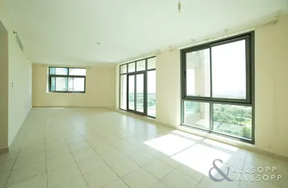 Apartment - 2 Bedrooms - 2 Bathrooms for sale in The Links East Tower - The Links - The Views - Dubai