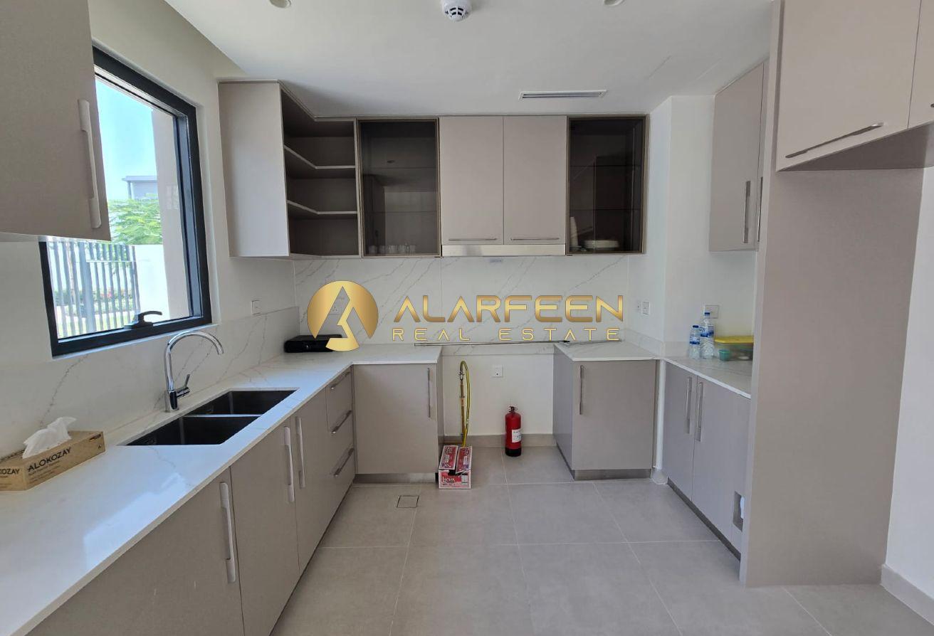 Spacious 4Br | Best Amenities | Prime Location photo 3