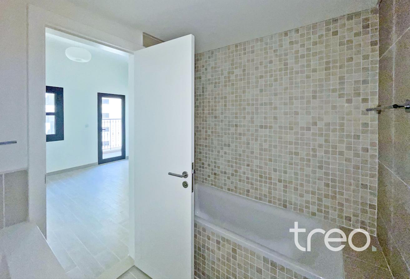 Fully Furnished | Vacant | Balcony View photo 11