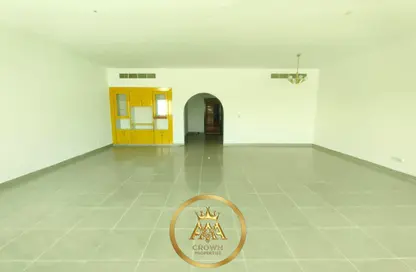 شقة - 2 غرف نوم - 4 حمامات للايجار في شارع التعاون الجديد - التعاون - الشارقة شقة - 2 غرف نوم - 4 حمامات للايجار في شارع التعاون الجديد - التعاون - الشارقة