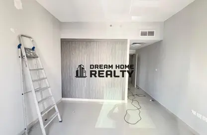 شقة - 2 غرف نوم - 3 حمامات للايجار في برج اللؤلؤة - الخان - الشارقة