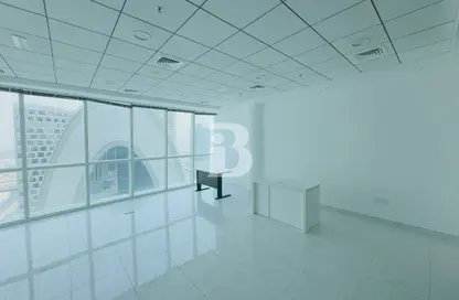 مكتب - استوديو للايجار في B2B  برج - الخليج التجاري - دبي
