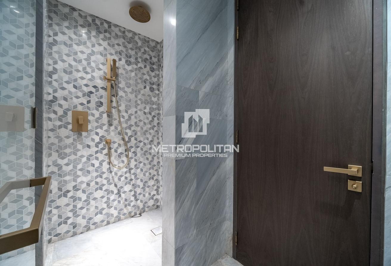 Furnished | Luxury Sea View | Plus Maids Room photo 17