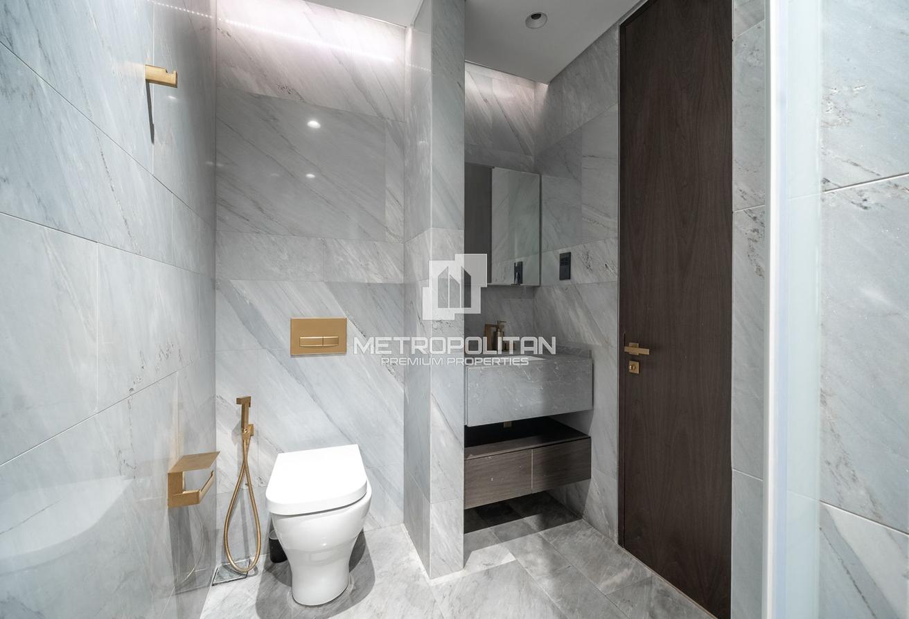 Furnished | Luxury Sea View | Plus Maids Room photo 16