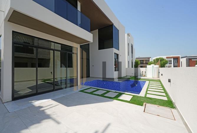 Elegant 5BR Villa in Lea | Private Pool - Serenity