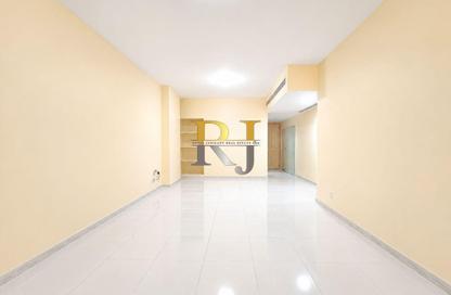 Apartment - 2 Bedrooms - 2 Bathrooms for rent in Golden Sands 8 - Al Mankhool - Bur Dubai - Dubai Apartment - 2 Bedrooms - 2 Bathrooms for rent in Golden Sands 8 - Al Mankhool - Bur Dubai - Dubai