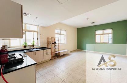 Apartment - Studio - 1 Bathroom for rent in Abdul Rahim Mohd Al Zarooni Building - Al Mankhool - Bur Dubai - Dubai