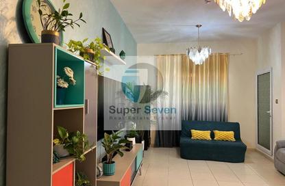 Apartment - 2 - 2 for rent in Tala 1 - Queue Point - Liwan - Dubai