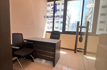 Business Centre - Studio - 5 Bathrooms for rent in Dar Al Salam Building - Corniche Road - Abu Dhabi