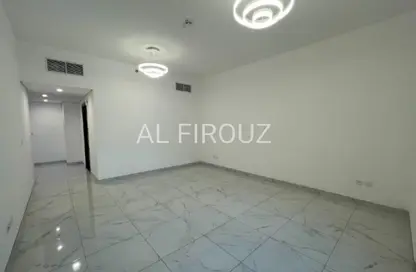 شقة - غرفة نوم - 2 حمامات للايجار في الوردة بيضاء - الضاحية 12 - قرية جميرا الدائرية - دبي