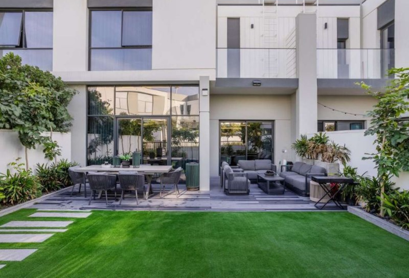 AL Furjan | Spacious 3br+Maids| Fully Renovated