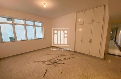 Apartment - 3 Bedrooms - 3 Bathrooms for rent in Al Falah Street - City Downtown - Abu Dhabi