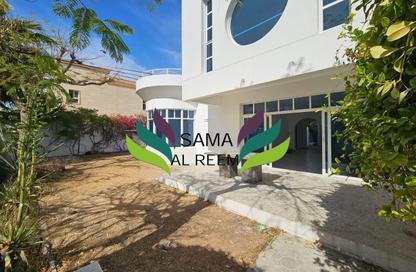 Villa - 4 Bedrooms - 4 Bathrooms for rent in Jumeirah 1 Villas - Jumeirah 1 - Jumeirah - Dubai