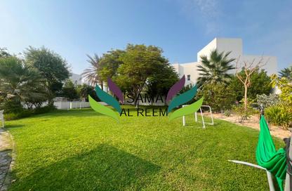 Villa - 4 Bedrooms - 4 Bathrooms for rent in Jumeirah 1 Villas - Jumeirah 1 - Jumeirah - Dubai