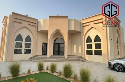 Villa - 3 Bedrooms - 4 Bathrooms for rent in Al Aweer 1 - Al Aweer - Dubai