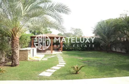 Villa - 4 Bedrooms - 4 Bathrooms for rent in District 8 - Jumeirah Park - Dubai